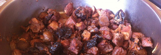 Pork with prunes and chesnuts