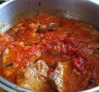 Beef slices in tomato sauce