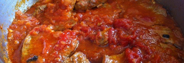 Beef slices in tomato sauce