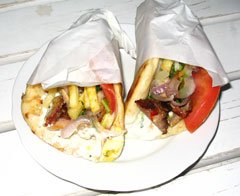 Ground meat with pita bread