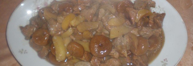 Pork with apples and dried figs